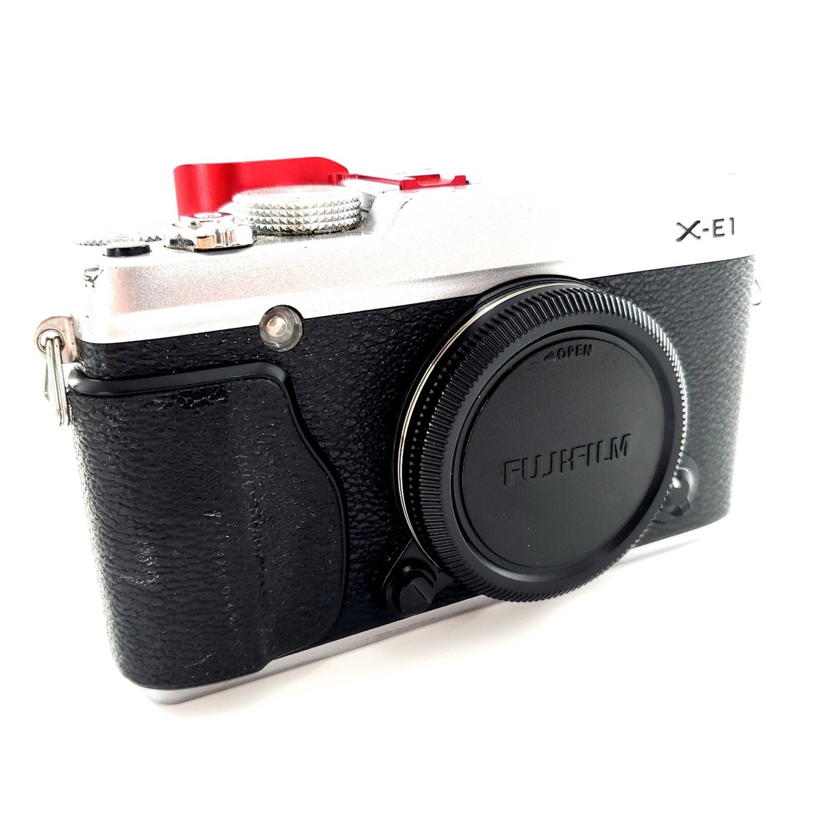 Fujifilm X Series X-E1 16.3MP Digital SLR Camera Silver Complete