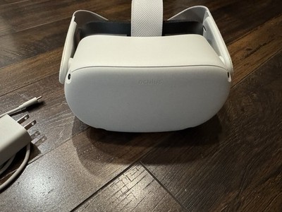 Meta Quest 2 256GB VR Complete Controllers w Case
