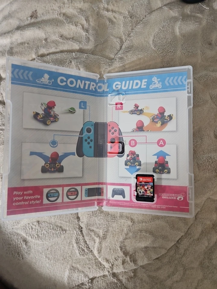 Mario Kart 8 -- Deluxe Edition (Nintendo Switch, 2017) - Image 3 of 3