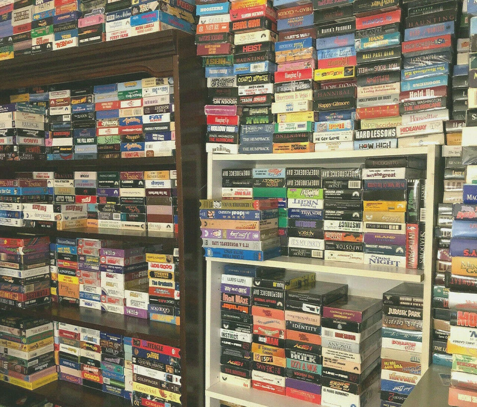 VHS Movie LOT - 10 Different Mixed Random - Horror Comedy Action Drama RomCom - Image 2 of 4