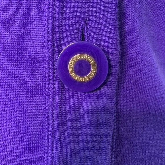 Suéter cárdigan tejido con botones 100 % lana merino púrpura Tory Burch para mujer Foto 3 de 4