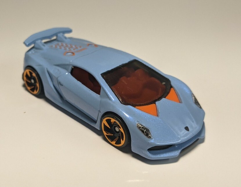 2020 HOT WHEELS Exotics Blue LAMBORGHINI SESTO ELEMENTO 1/64