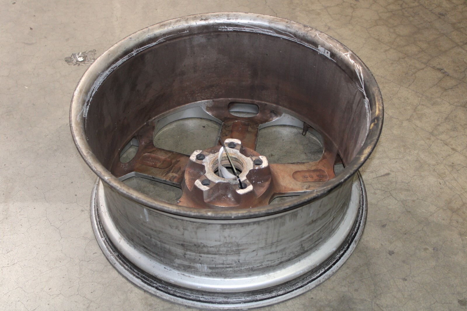 Lamborghini Gallardo, Front Wheel, Some Burn Dmg, Used, P/N 400601017k