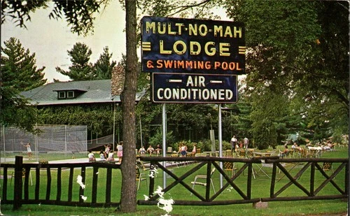 1967-RPPC Wisconsin Dells WI Multnomah Lodge- Vacation Cottages-OLD NEON SIGN