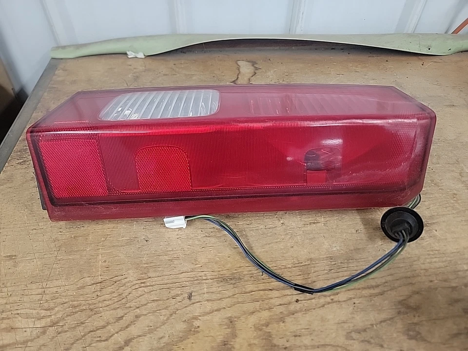 Luz trasera derecha del lado del pasajero Hummer H3 H3T 2006-2010 OEM Foto 2 de 3