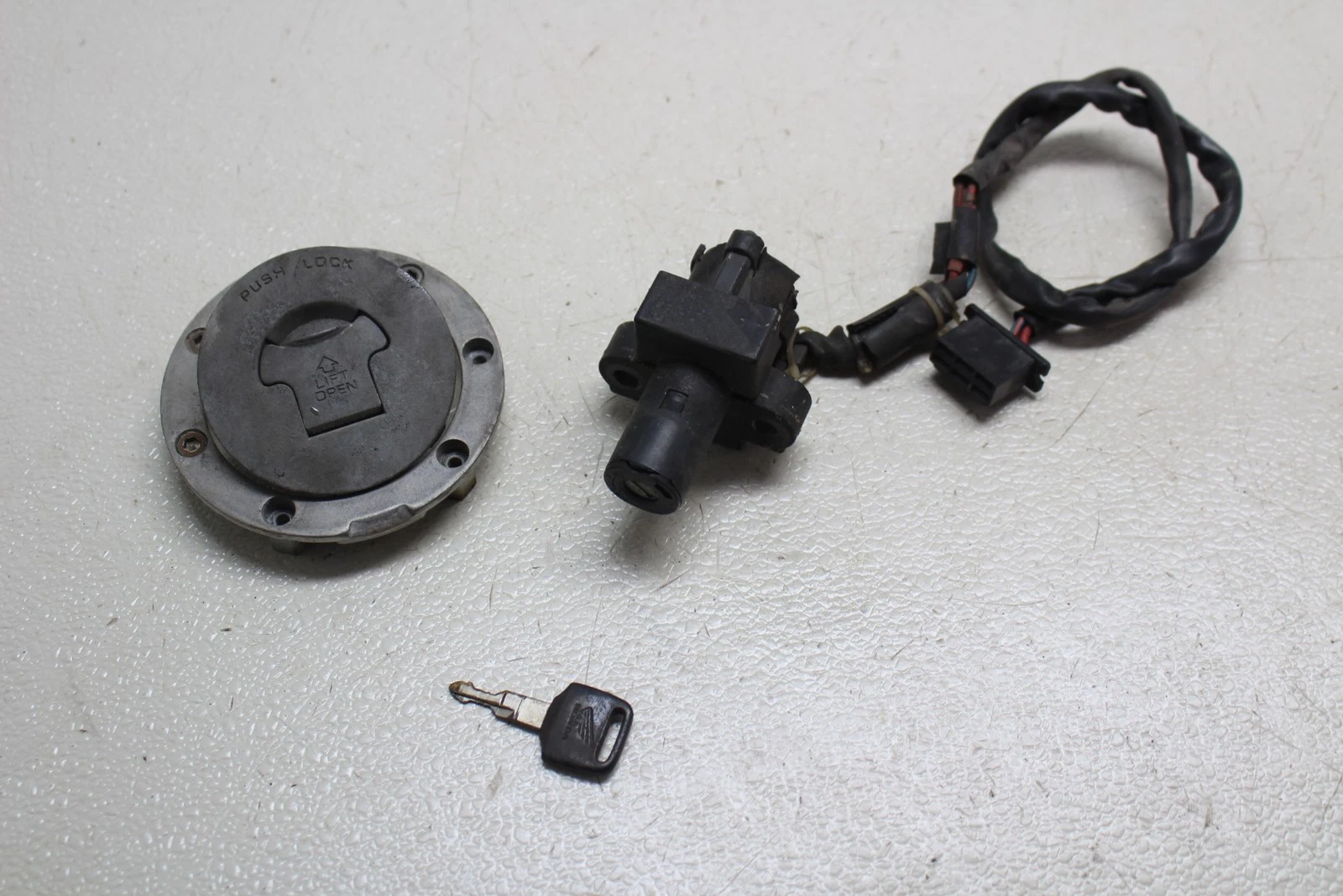 1996-1997 Honda Cbr900rr Ignition Lock Key Set W/ Gas Cap And Seat Lock