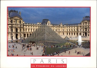 La Pyramide Du Louvre Paris vintage postcard c251