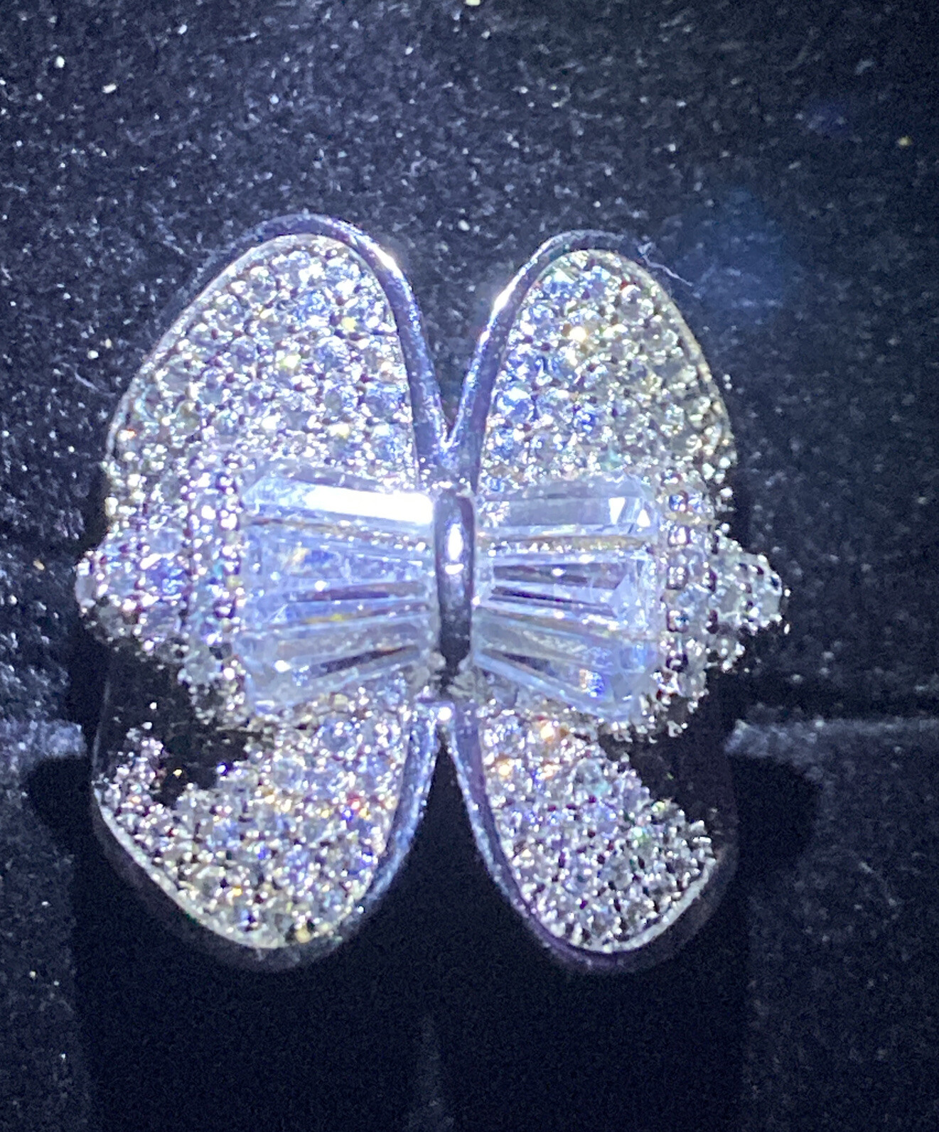 SILVER BAND + CREATED WHITE SAPPHIRES RING BOW DETAIL SIZE N 1/2. STATEMENT RING