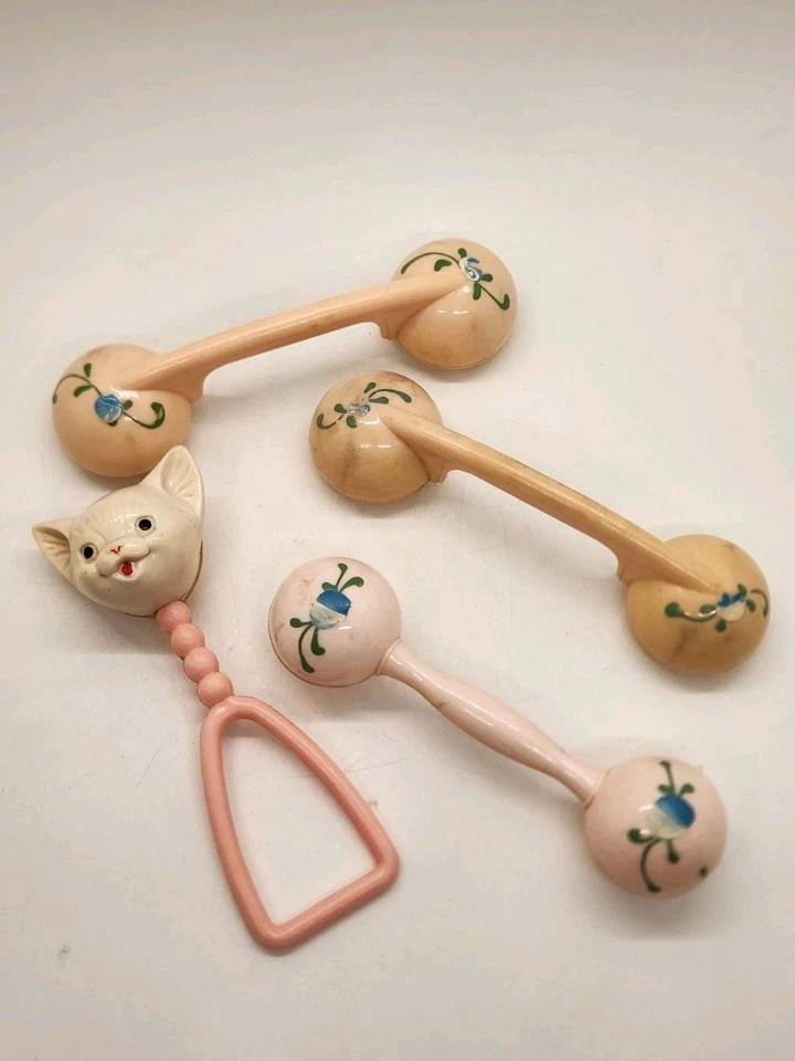 Lote de 4 sonajeros bebé vintage años 60 plástico rosa y blanco Foto 2 de 4