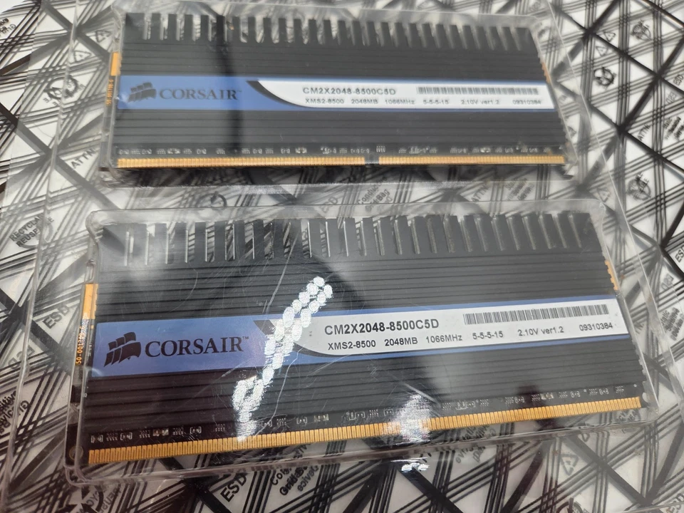 Corsair Dominator DDR2 4GB RAM 2x 2GB Sticks 1066MHZ PC2-8500 C5 - Image 4 of 4