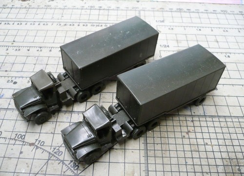 2 x Roco Minitanks 167 - trattore a sella US Army con rimorchio per valigia HO / 1:87