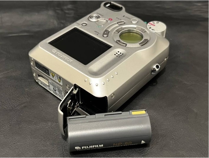 Fujifilm FinePix 6800Z Digital Camera 3.3MP Retro Compact Point