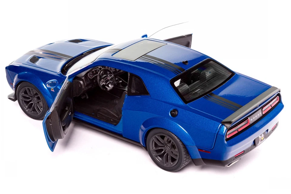 Dodge Challenger R/T Scat Pack Widebody 23 carro modelo fundido azul S1805710 sólido - Imagem 3 de 4