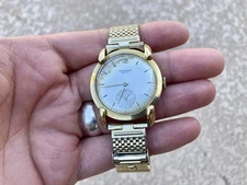 RARE Vintage 18k Solid Gold Universal Geneve Mens Watch 1940s WW2 TEARDROP LUGS