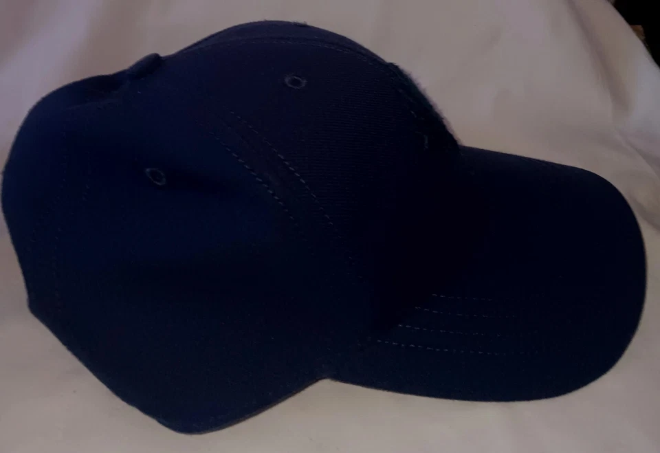 Sombrero canadiense de raíces de hoja de arce Foto 2 de 4