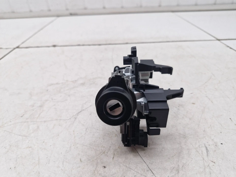 2019 Skoda Octavia MK3 5E Ignition Lock Barrel With Key 5Q1905865A - Image 2 of 4