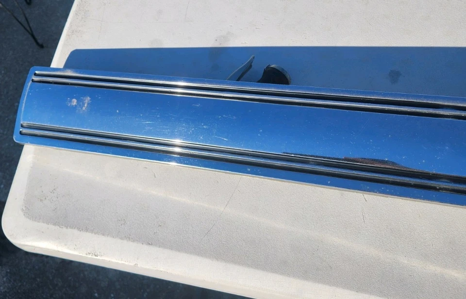 Buick Electra 225 1964 panel de moldura trasero original Foto 4 de 4