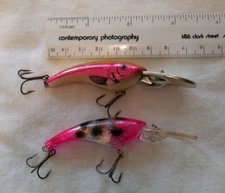 Reef Runner Crank Baits 2/Lot, fuchsia, gold, black, sparkle, rattle