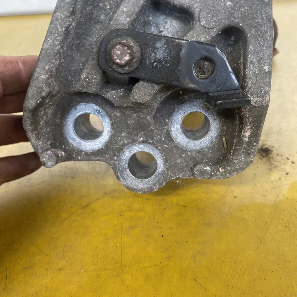 Ford Fiesta MK7 Top Engine Mount Driver Offside C1B16F012AC 1.0 Petrol M1JE SFJA - Image 3 of 4