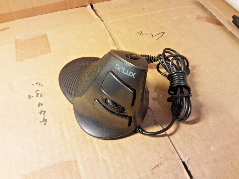Delux M618 Ergonomic Wired Vertical Optical Mouse - Image 2 of 4