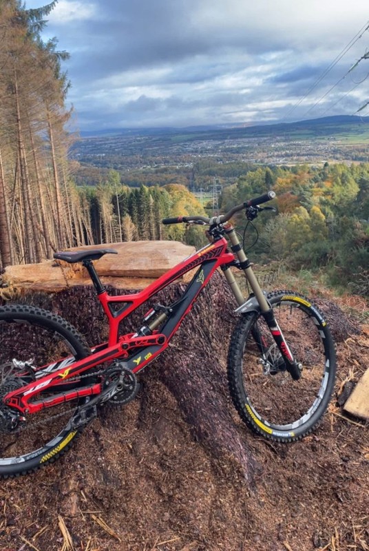 YT Tues CF Pro 27.5 (2015) Downhill Mountain Bike Size Large