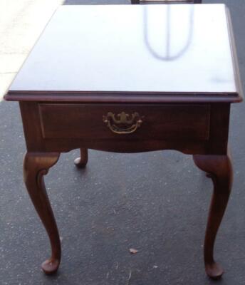 Beautiful Cherry Finish Drexel End Table – VGC – BEAUTIFUL END