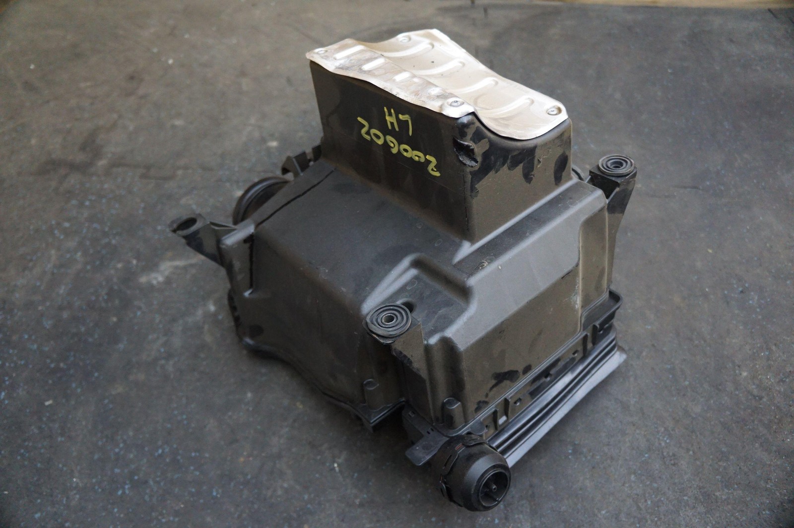 Left Air Cleaner Filter Box Sensor 4S0129519F 4S0133837N OEM Audi R8 Lms Gt4 18