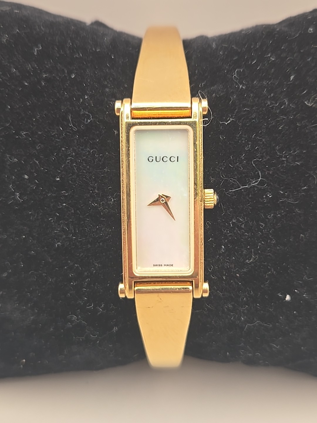 Wristwatch Quartz Bangle 1500L Women's Vintage GUCCI - vintagewatches.pk