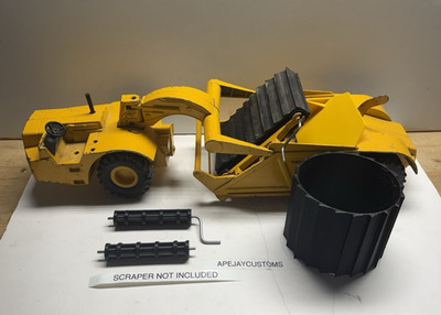1 NEW BELT and 2 new rollers for ERTL 18'' JOHN DEERE ELEVATING SCRAPER 1/16TH