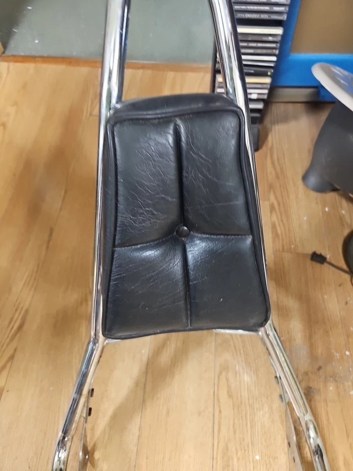 1983 Honda VF750 V45 Magna KG rear seat passenger back rest Luggage assembly Foto 2 de 4