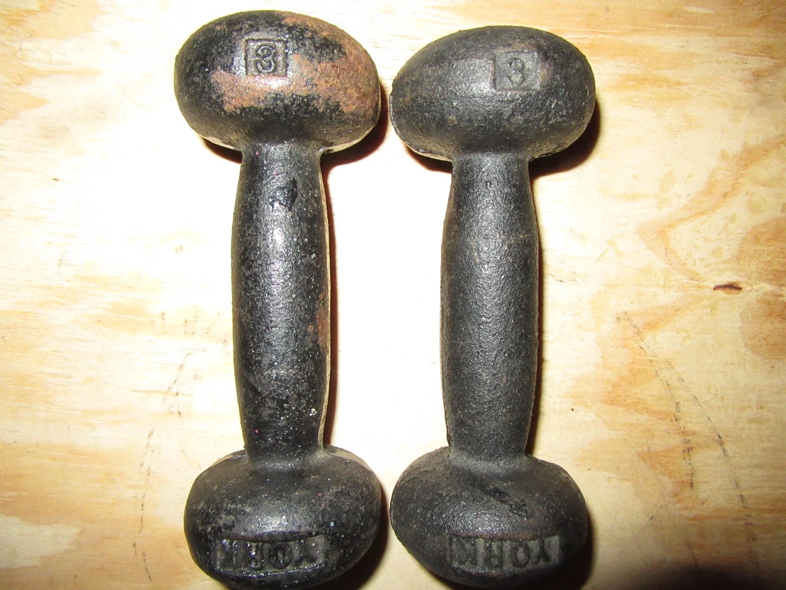 Vintage YORK 3 Pound Bun Dumbbell Set
Opens in a new window or tab