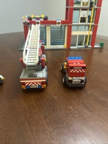 LEGO 2013 RETIRED City Fire Station 60004 Rare Incomplete Set