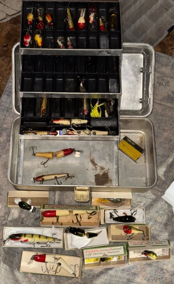 Creek Chub Fishing Lures And Tackle Box - Image 3 of 4