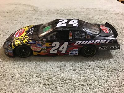 2006 AUTOGRAPHED Action JEFF GORDON #24 DuPont Foose Hot Hues