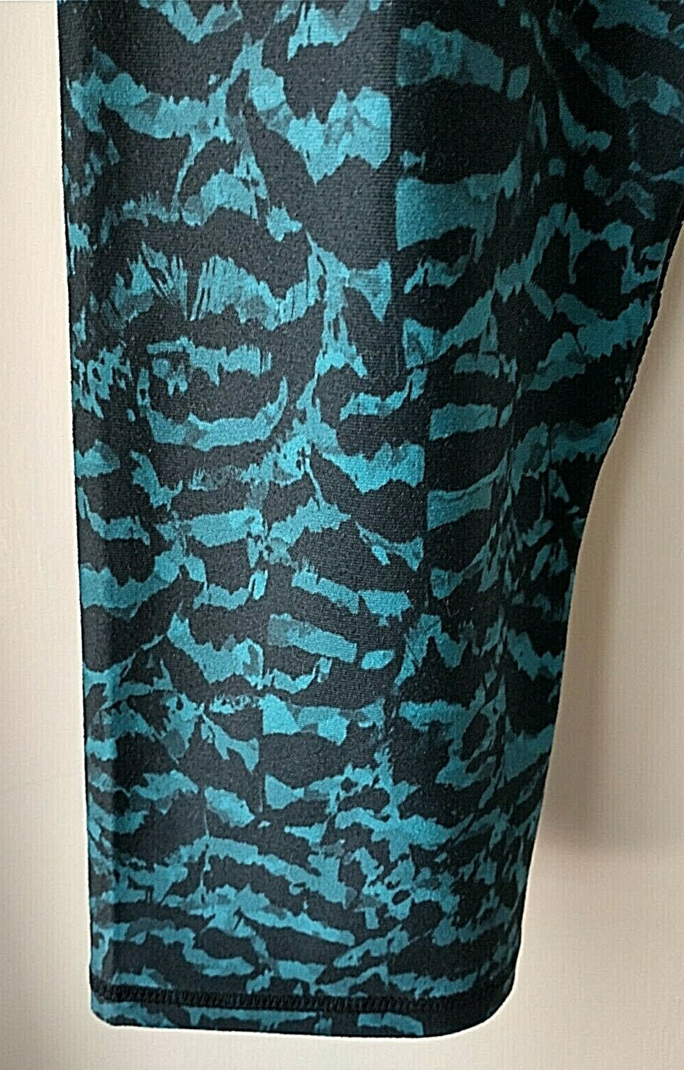 Fabletics LEGGINGS Performance Capris Leggings S … - image 3