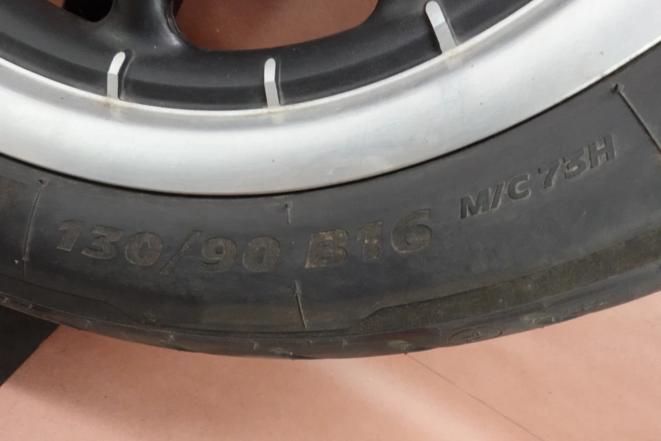 Llanta delantera Harley Davidson Road King 1999-2005 FLHRCI 130/90 B16 Foto 3 de 4