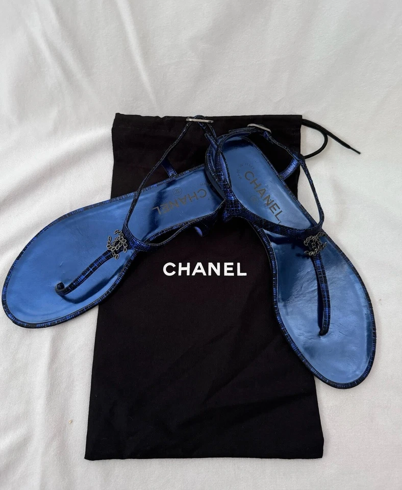 Chanel Women's Flats Blue Suede CC Studded Thong Sandals Size 38.5 C - Image 2 of 4