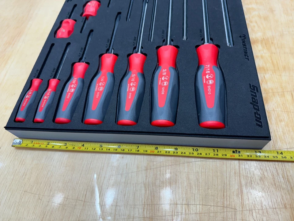 Snap-on Tools EE. UU. NUEVO RARO 16 piezas ROJO AGARRE DURO INSTINTO Juego de destornilladores SHDX160 Foto 3 de 4
