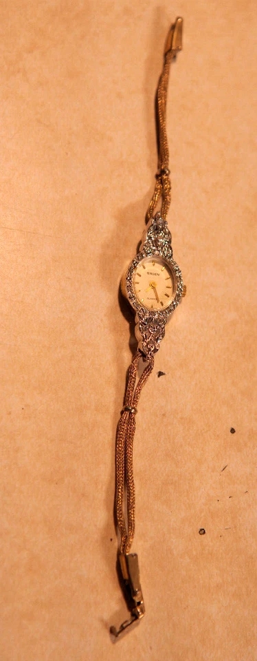Vtg GRUEN DIAMONDS Raised Dress Ladies WATCH 1/40 10K RGP Gold Loop weave Band - Image 3 of 4