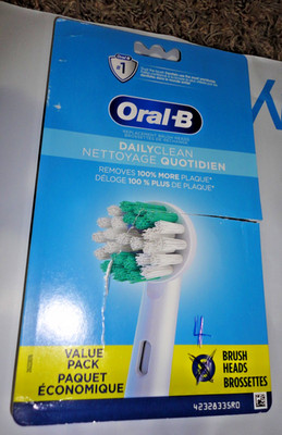 4 COUNT ORAL-B DAILYCLEAN Replacement Rotating Toothbrush BRUSH HEADS - White
