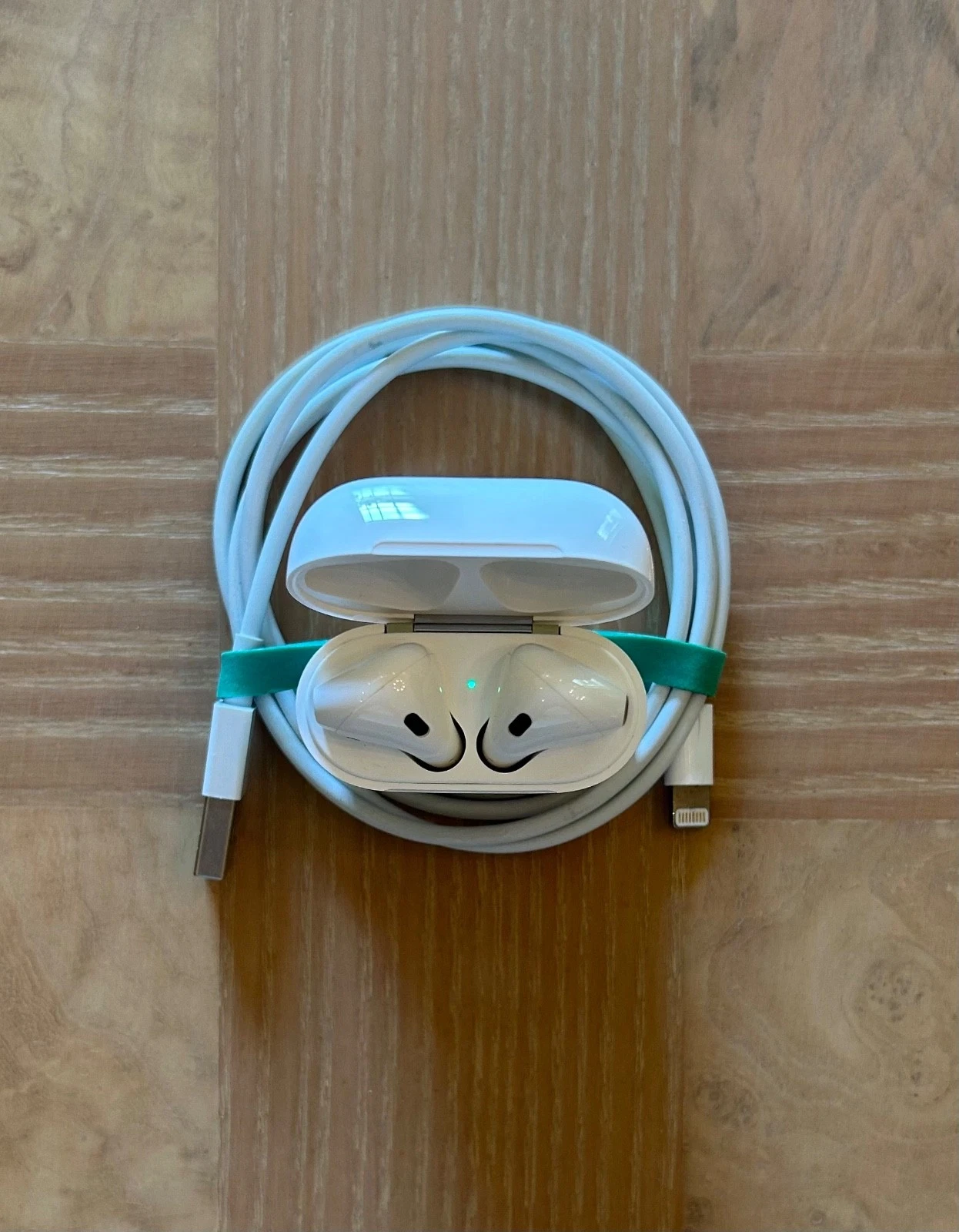 Apple AirPods 1st Generation In-Ear Headsets with Charging Case - White