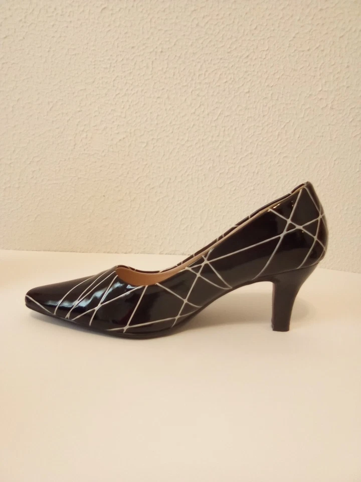 Beacon Fashion & Fit Black White Faux Patent Leather Pump 3 " Heels Sz 9.5 W - Image 4 of 4