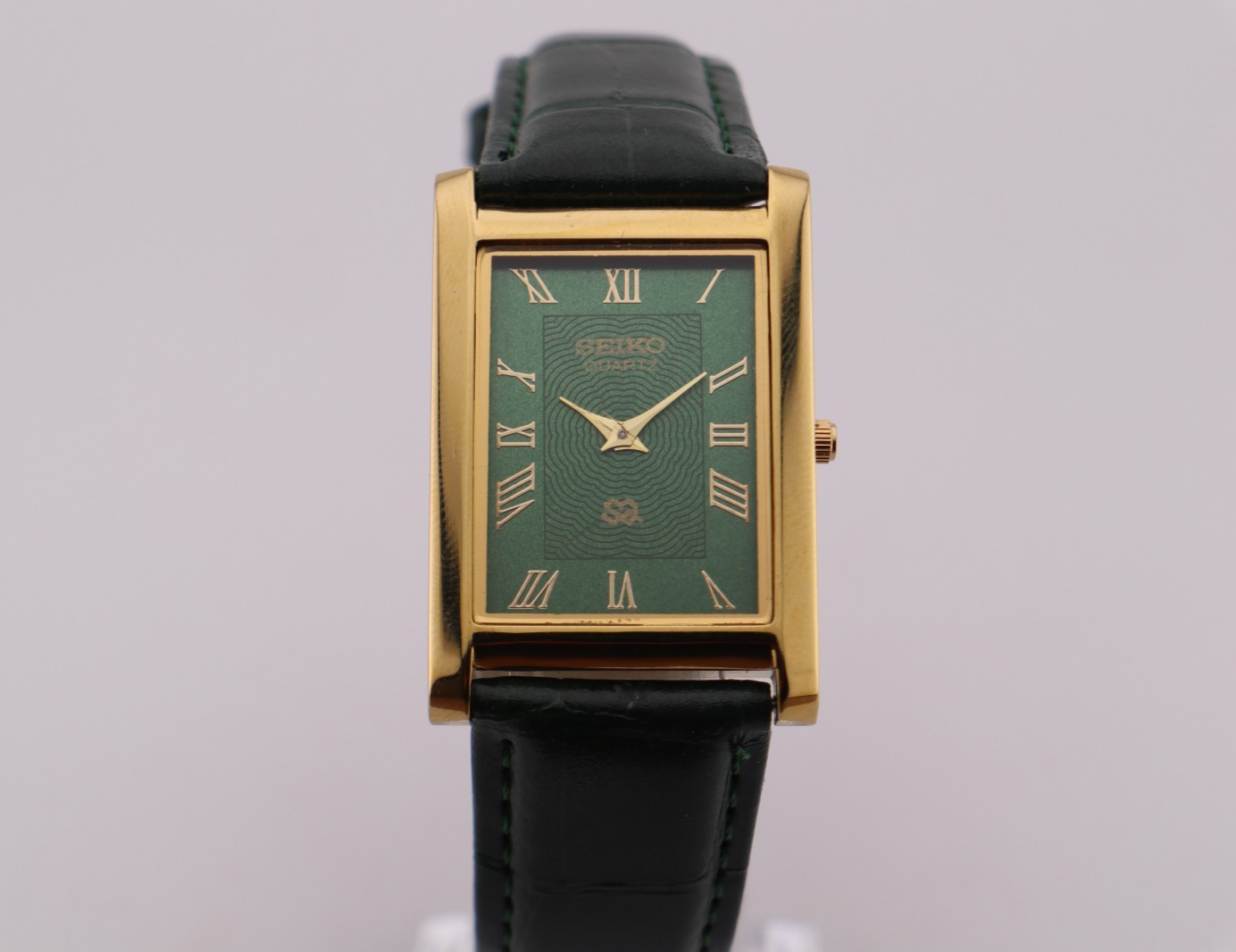 Vintage Seiko Slim Quartz Green Dial Men's Wrist Watch with Green Strap