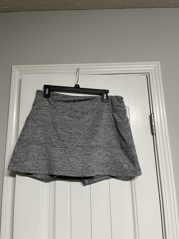 FILA Women STRETCH SKORT Large Athletic Skirt Built-in Shorts EUC Polyester