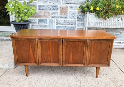 XLNT Near Mint Lane Mid Century MCM Cedar Chest w/ Tags, Lock