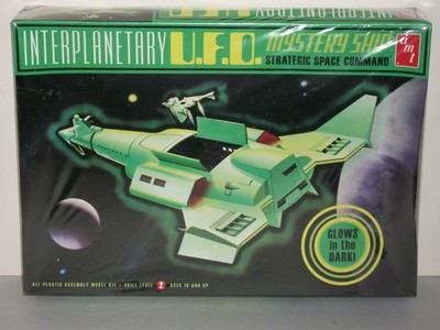 AMT 622 Interplanetary UFO Mystery Ship Glow in The Dark Model Kit