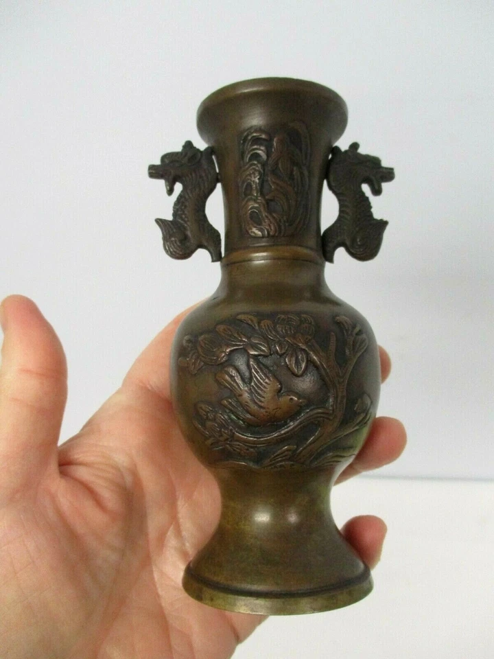 ANTIQUE CHINESE BRONZE DRAGON HANDLED BUD VASE with FLYING BIRD - Image 4 of 4
