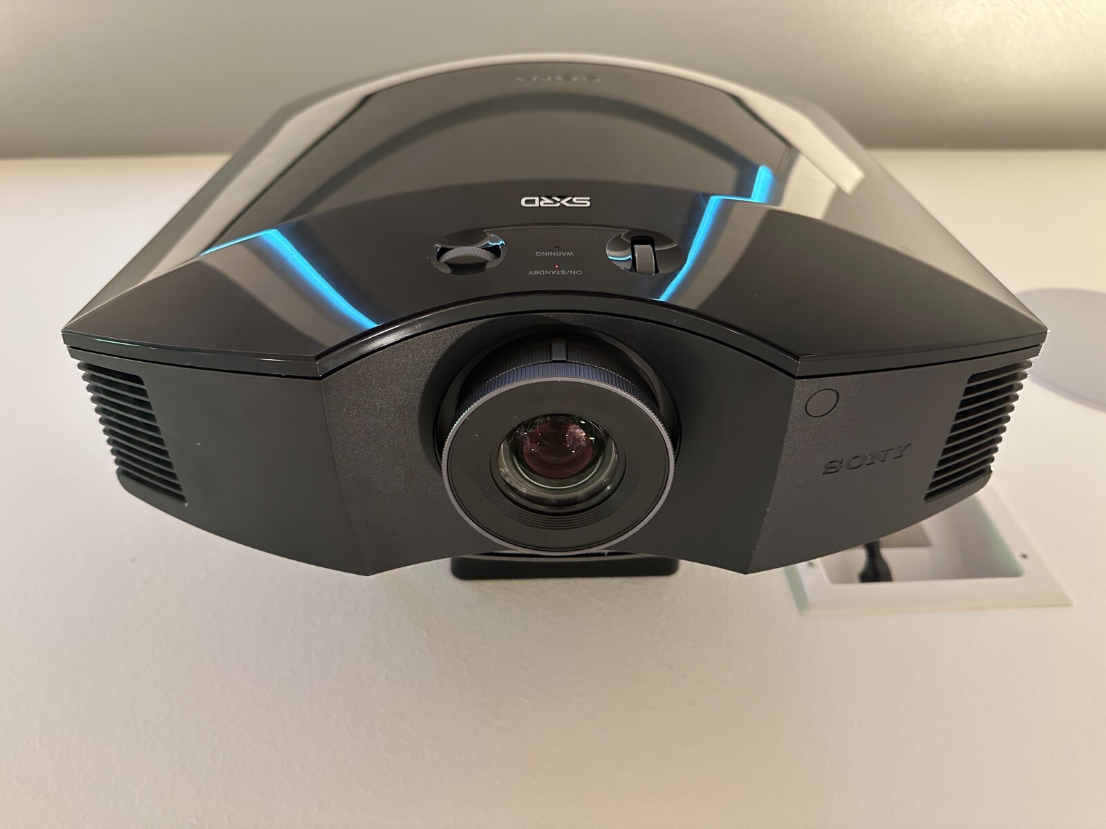 Sony VPLHW45ES SXRD projector 1800 lumens Full HD eBay