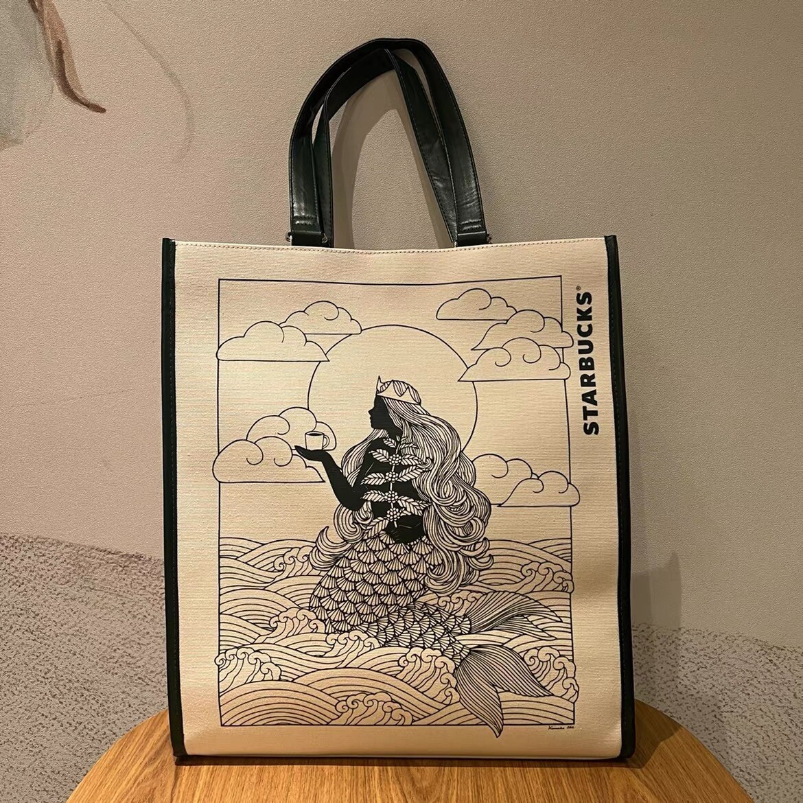 【STARBUCKS】2025年★Siren Green Tote トートバッグ NEW Starbucks Siren Tote Bag Sack Mermaid Green Scales