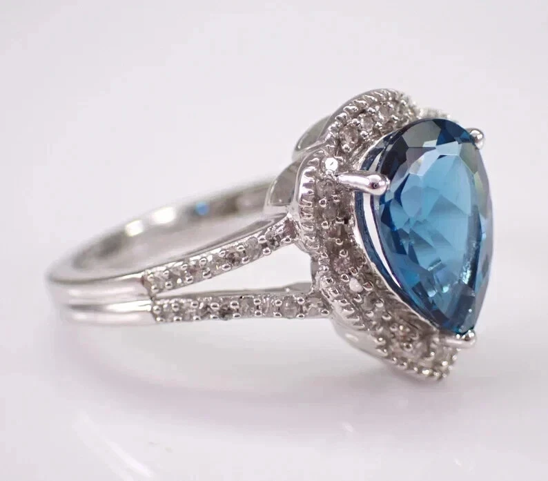 Anillo de mujer con halo de topacio azul Londres corte pera de 3,75 quilates oro blanco de 14 quilates Foto 4 de 4